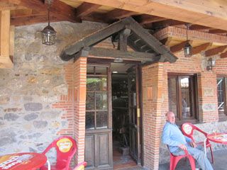Entrada restaurante la Chata Cantabria
