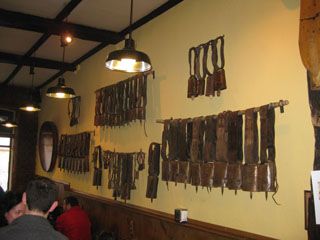Exposicion de Campanos Restaurante la Pirula Santander