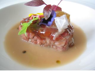 Terrina  de pato sobre sopa de cebolla eco Pacho