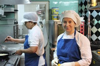 María del Mar Cocinando Restaurante Sixtina Santander