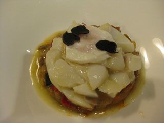 Bacalao con pimientos y huevo poche