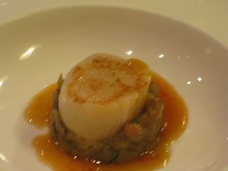 Berenjena confitada en grasa de pato con jugo de vieiras