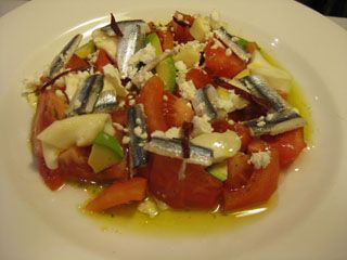 Ensalada de tomate y bocartes