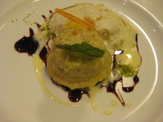 Pastel de higos y queso, con helado Pastel de higos y queso, con helado