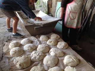 haciendo pan castroverde 1015