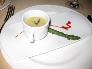Aperitivo Bienvenida pure de verduras acompañado con un trigueroa la plancha Astillero Restaurante Teatro