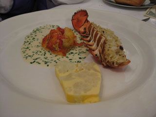 Bogavante sobre "Beure Blanc" de cebollino con terina de coliflor Restaurante San Roman Escalante