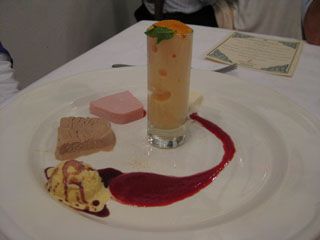 Parfait de vinilla de Tahiti, chocolate amargo con espuma de campari-naranja restaurante San Roman Escalante