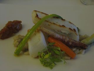 calamar a la plancha con sofrito de tomate y verduras ahumadas El Serbal Santander Restaurante