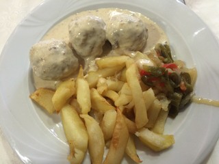 Albóndigas con salsa de queso en La Barca de Treto 