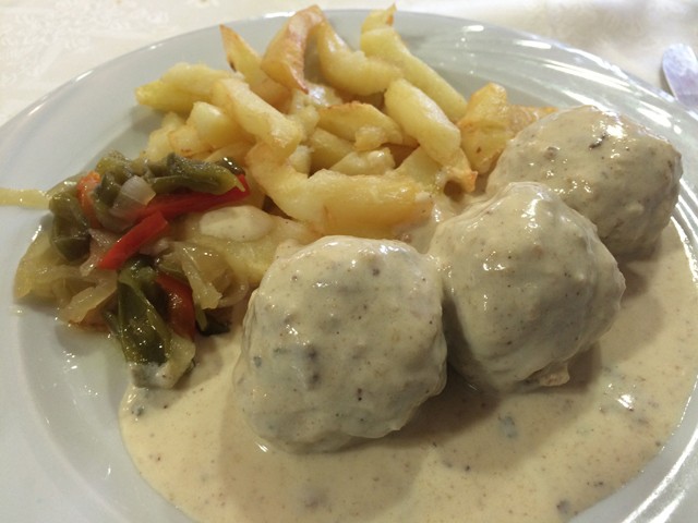 Albóndigas con salsa de queso en La Barca de Treto 