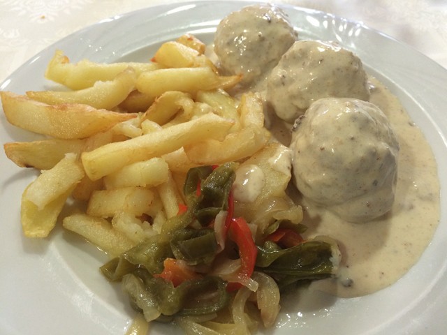 Albóndigas con salsa de queso en La Barca de Treto 