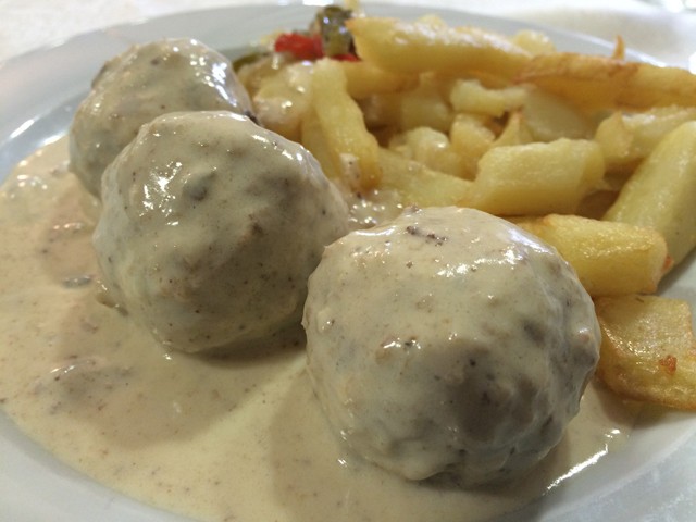 Albóndigas con salsa de queso en La Barca de Treto 