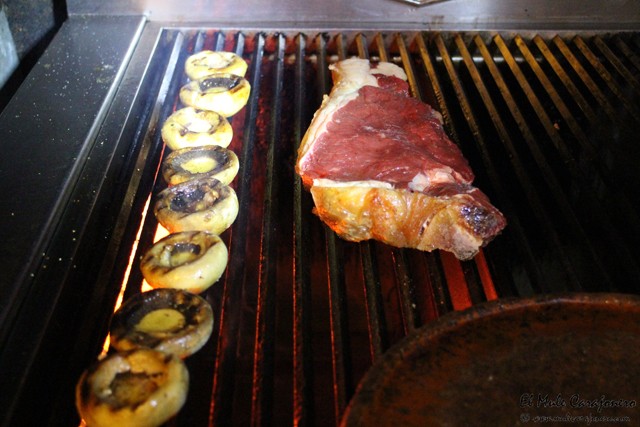 Champiñones y entrecote a la parrilla en Restaurante Brasas Santander