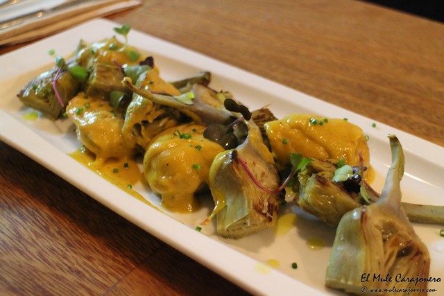 Alcachofas con codornices escabechadas en Cadelo