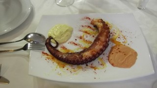 Garra de pulpo restaurante La Barca de Treto