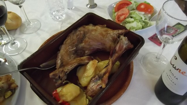 Lechazo al horno restaurante La Barca de Treto