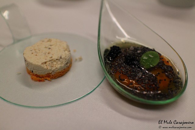 Huevo de campo cocinado con jugo de pescado y caviar y polvoron de anchoa y pimiento Cena de gala las Cocinas del Titanic en Las Carolinas