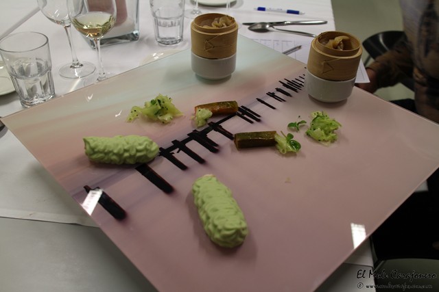 Ecler de salmon y pepino, gioza de salmon y eneldo y salmon envuelto en pepino. Cena de gala las Cocinas del Titanic en Las Carolinas