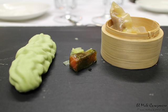 Ecler de salmon y pepino, gioza de salmon y eneldo y salmon envuelto en pepino. Cena de gala las Cocinas del Titanic en Las Carolinas