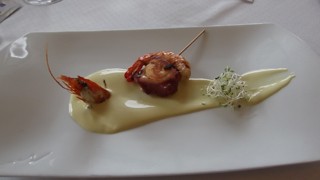 Aperitivo Brocheta de Langostino y Pulpo a la Plancha con Alioli de Pil-Pil restaurante Cosmopol Laredo Cantabria