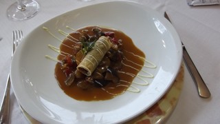 Canelón Crujiente de Mostaza relleno de Rabo Estofado restaurante Cosmopol Laredo Cantabria