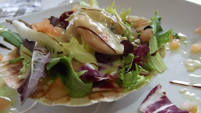  Ensalada Templada de Vieira con Salsa de Cava restaurante Cosmopol Laredo Cantabria