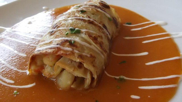 Crep de Mariscos con Salsa de Camarón restaurante Cosmopol Laredo Cantabria