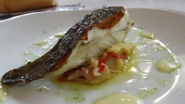 Rodaballo Salvaje sobre Cama de Patata Panadera restaurante Cosmopol Laredo Cantabria