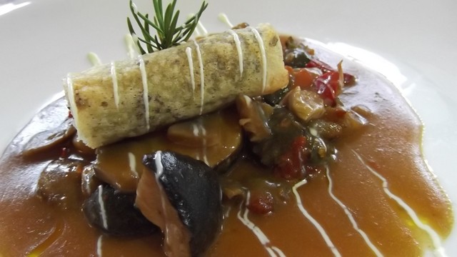 Canelón Crujiente de Mostaza relleno de Rabo Estofado restaurante Cosmopol Laredo Cantabria