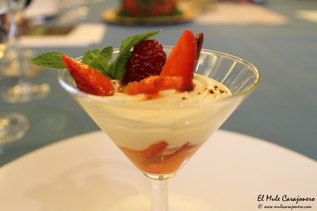 Copa tentacion de chocolate blanco con frutos rojosVegetalíssimo IX Jornadas