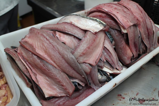 Limpiando Sardas Restaurante la Darsena Suances