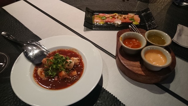 Cheviche Acapulqueño de Mariscos del Cantábrico y Tiradito de Atún con Mandarina y Chalota Frita Restaurante Mexia Santander