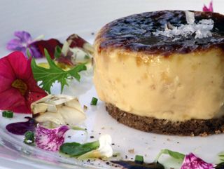 Perfecto caramelizado de hígado de pato sobre "borracho" de vinagre El Cenador de Amos Villaverde de Pontones Restaurante