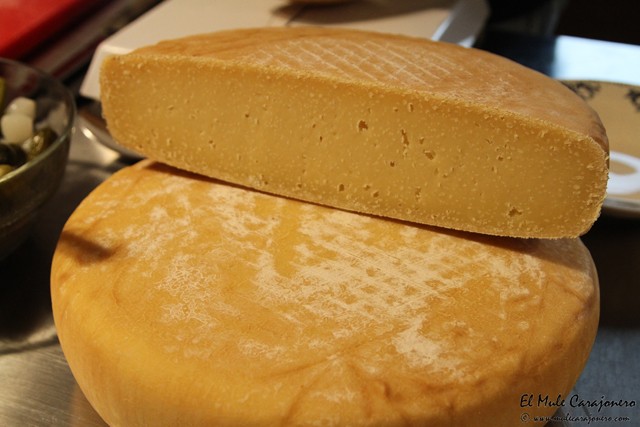 Queso asadero pasiego en la Jarradilla Valles Pasiegos Cantabria