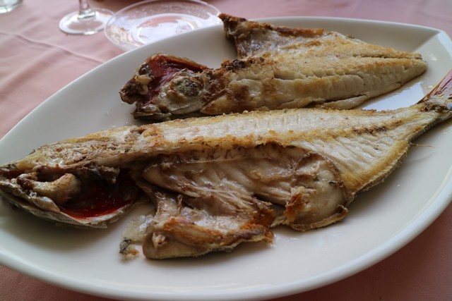Marisqueria Adolfo Comillas brdugo a la espalda