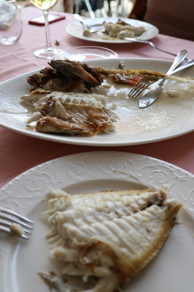 Marisqueria Adolfo Comillas Besugo a la espalda