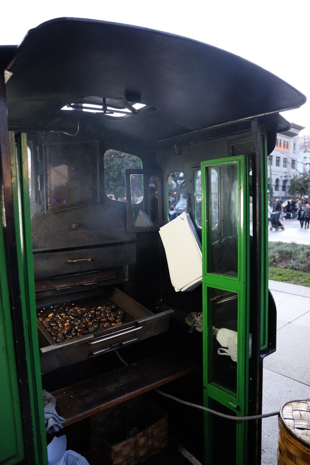 Castañas en la Plaza Porticada Santander