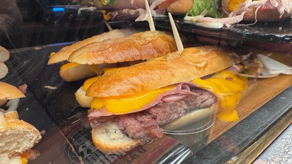 Mostrador de Pincho Hamburguesa en La Barruca