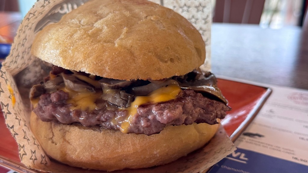 Hamburguesa de las casa en La Barruca