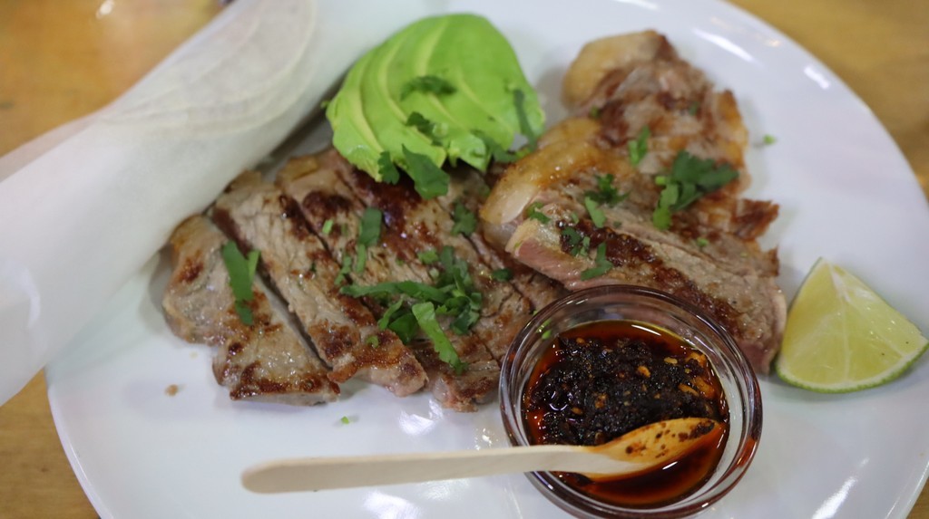 Tacos de asada Cutzamala mercado Antón Martin