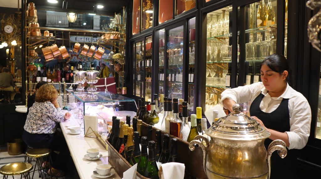La barra Lhardy restaurante de lujo Madrid