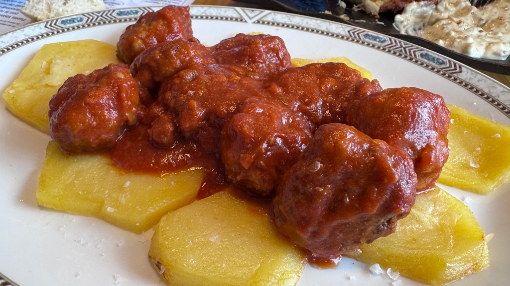 albóndigas de sarda en el restaurante Muelle del Pesquero