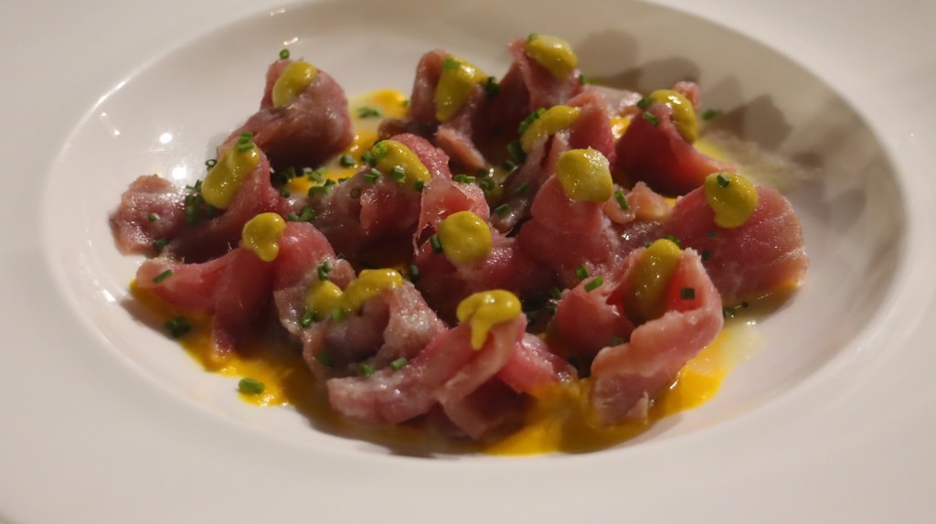 Atún en salsa picante de ají amarillo y jalapeños