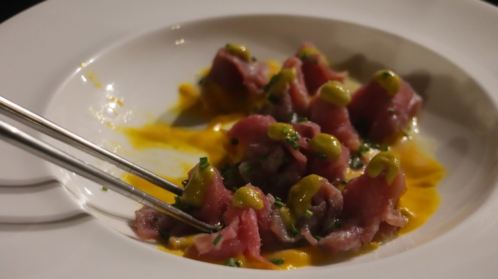 Atún en salsa picante de ají amarillo y jalapeños