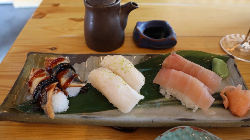 Niguiri de anguila, pez mantequilla y atún Sibuya Urban sushi bar