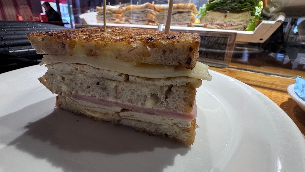Sandwich en el Hostel & Co