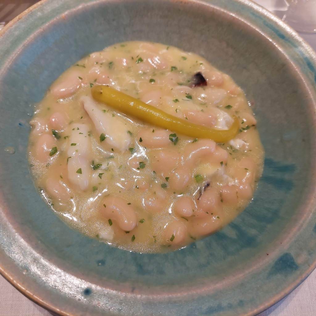 Mongetas de ganxet con cocochas de bacalao Granja Elena Barcelona