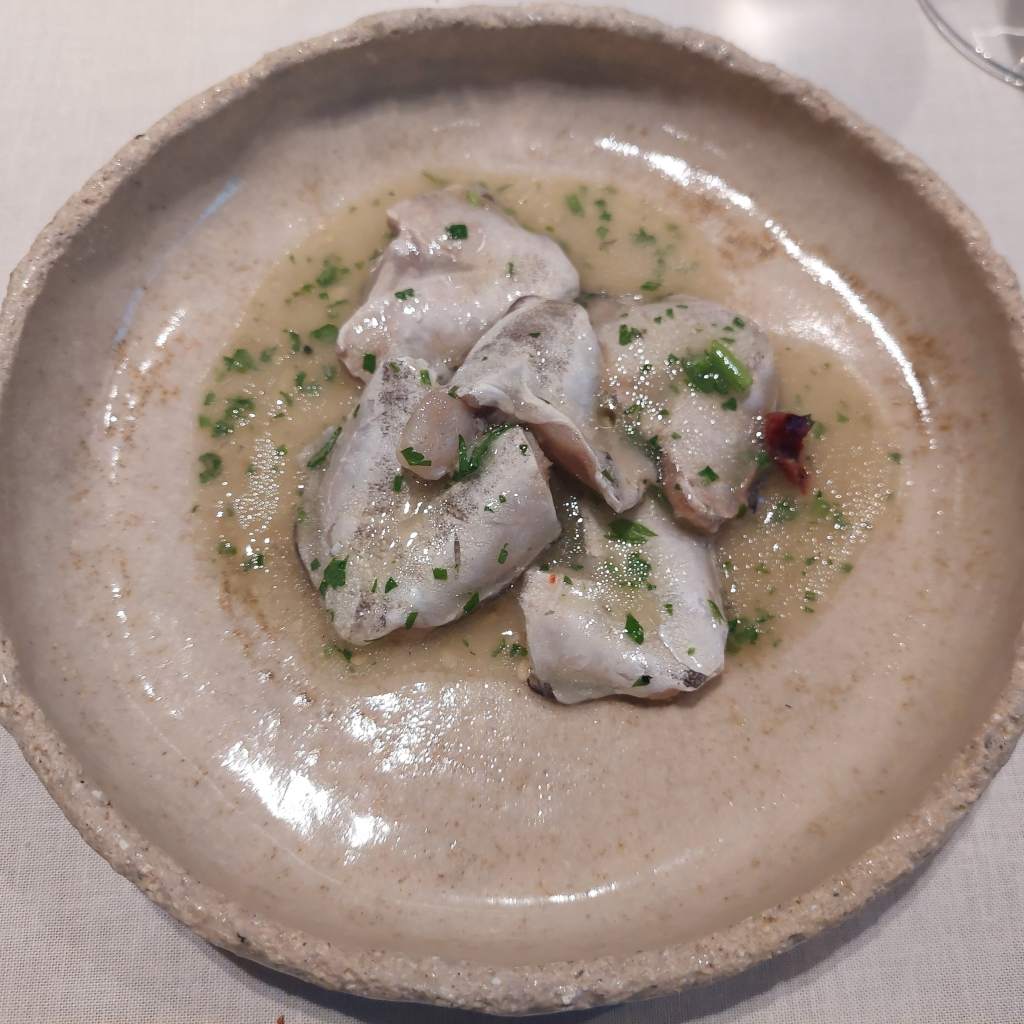 Cocochas de merluza ligadas al pilpil.Granja Elena Barcelona